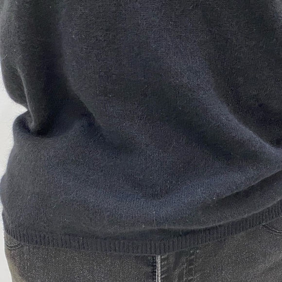 Two Ply Cashmere, V-Neck Black Sweater, Valerie Stevens - Picture 4 of 8